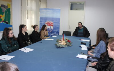 Načelnik Dragan Jurković potpisao ugovore sa studentima koji su ostvarili stipendije Općine Neum